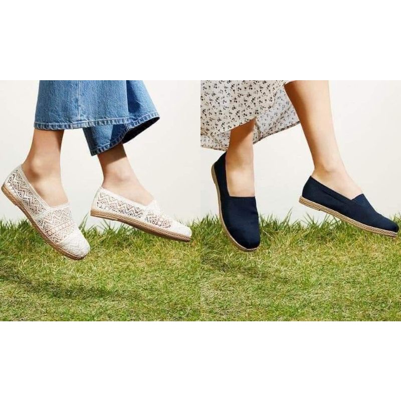 Giày slip on GU đế cói