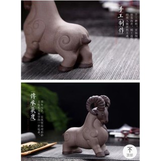tượng gốm hình con dê