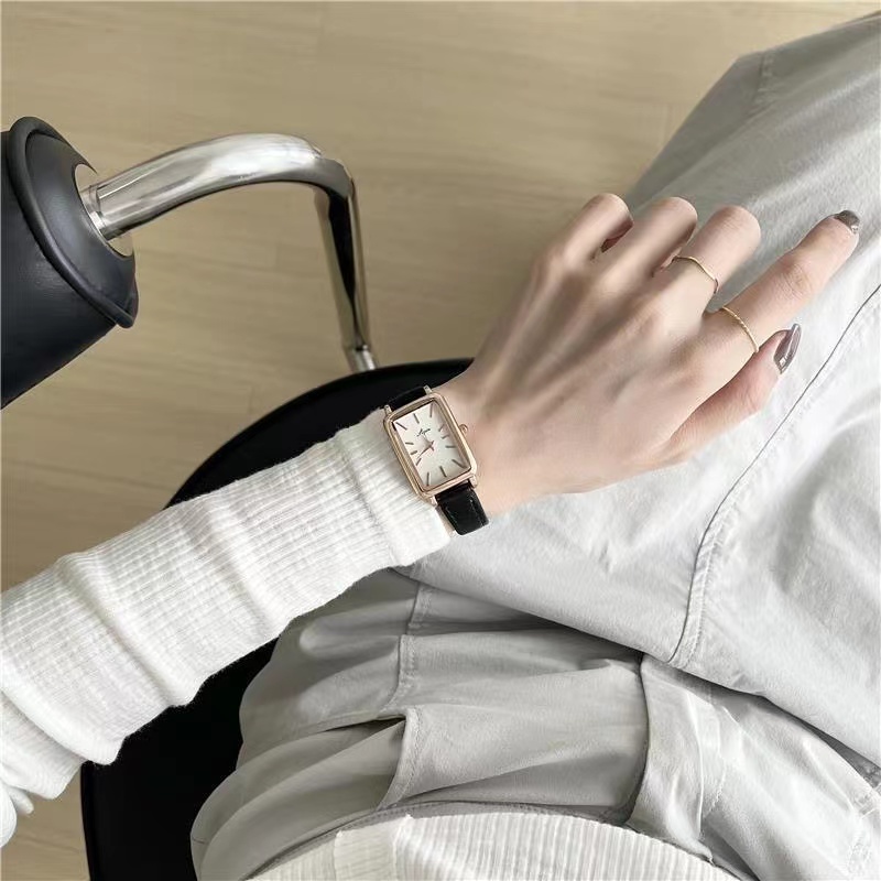 Đồng Hồ Đeo Tay Mặt Vuông Họa Tiết Vảy Cà Phê Đen Đơn Giản Phong Cách Hàn Quốc Dễ Phối Đồ Cho Nữ