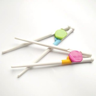 Đũa Tập Ăn Cho Bé Tập Gắp Hàng Xuất Nhật An Toàn [Mishop]