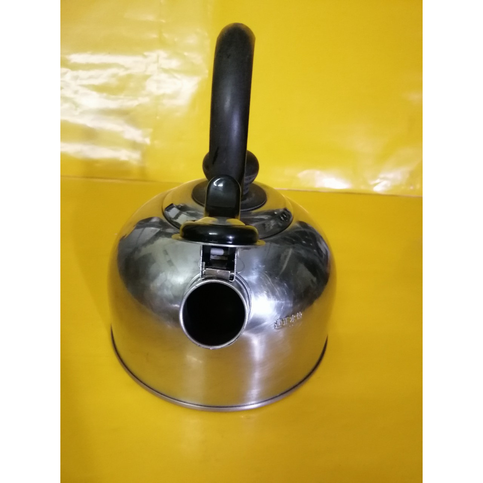 Ấm inox có còi hú nội địa Nhật (2L) (136), dùng được bếp từ