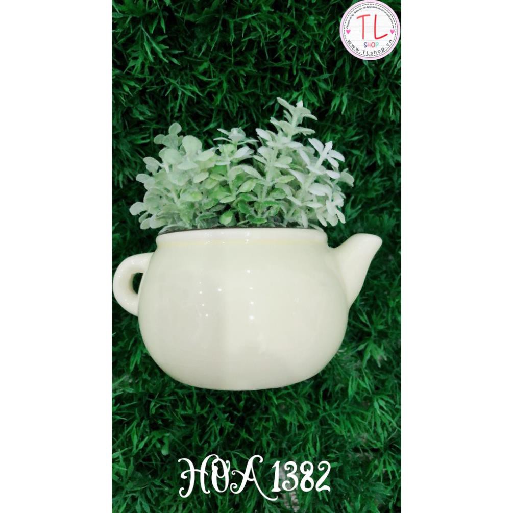 Bình hoa trà nhỏ xinh xắn