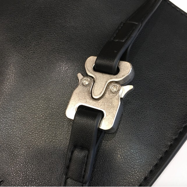 Túi đeo 1017 ALYX 9SM leather passport crossbody bag ss20