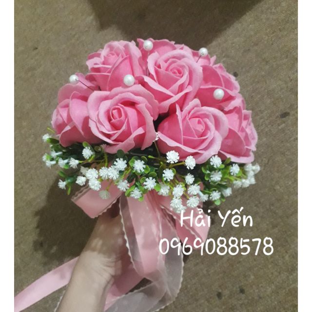 Hoa cầm tay cô dâu