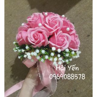 Hoa cầm tay cô dâu