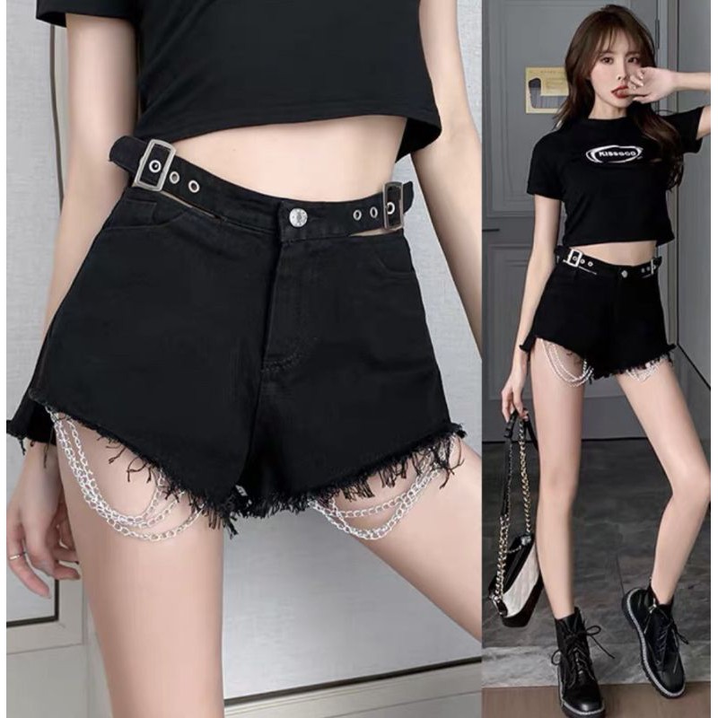 Quần shorts dây xích lưng cao