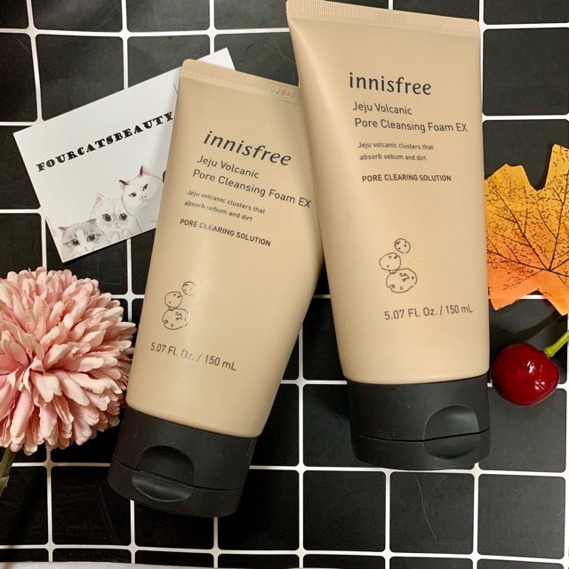 Sữa Rửa Mặt Tro Núi Lửa Innisfree Jeju Volcanic Pore Cleansing Foam 150ml