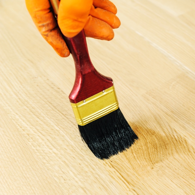Sơn lót gỗ, che khuyết điểm, phủ đều màu Luxhome, tăng độ bám dính cho lớp sơn kế tiếp.