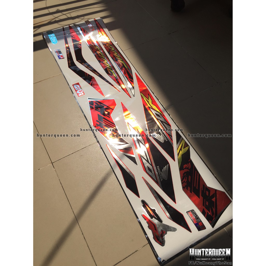 Tem rời dán xe Sonic, Chất liệu crom sáng bóng.