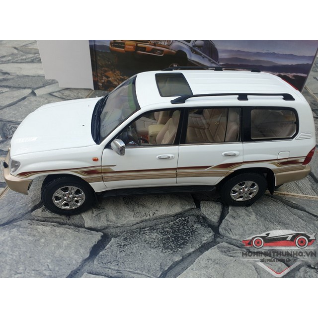 Xe mô hình Toyota Land Cruiser LC100, tỉ lệ 1:18