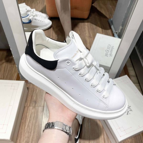 Giày MC Queen gót nhùng, đế cao 4cm,da trắng mịn, full phụ kiện