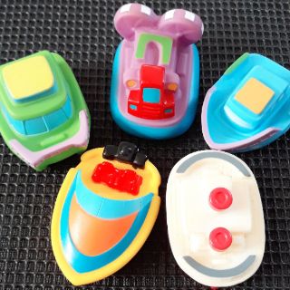 Thuyền phun nước đồ chơi nhà tắm