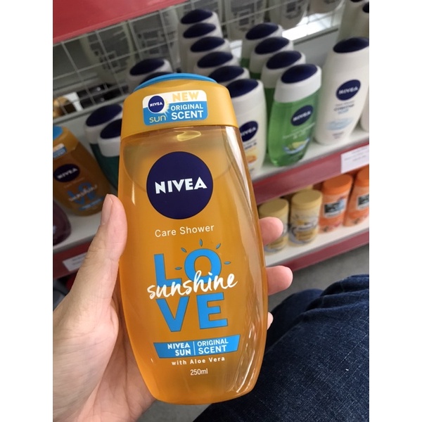 Sữa Tắm Nivea hàng nội địa Đức, cấp ẩm, làm sáng, mịn da, hương thơm nhẹ nhàng, chiết xuất thiên nhiên.