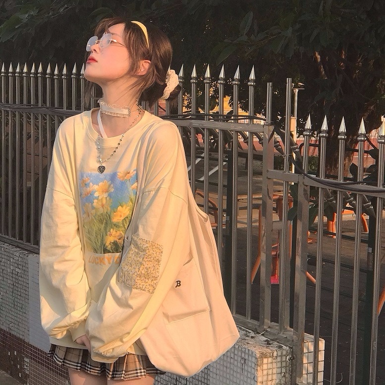 Áo Thun Nữ Tay Dài Phối Họa Tiết Tranh Sơn Dầu Thời Trang