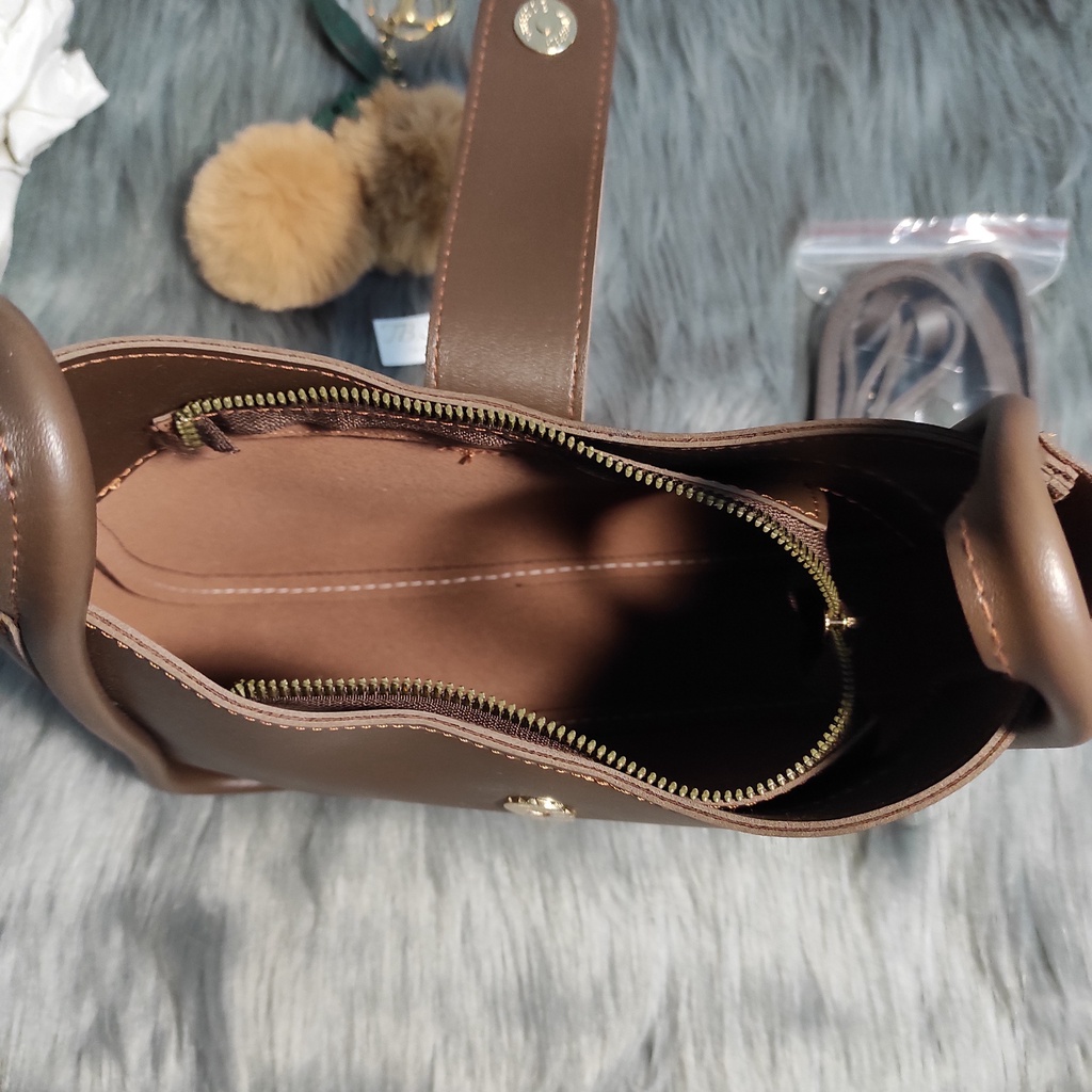 Túi đeo vai, đeo chéo  phối viền da mịn - Hàng loại 1 - TB.Store DV109 25x25x9 cm