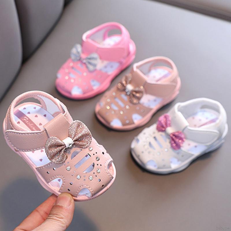 Giày sandal đế mềm chống trượt đính nơ cho bé gái