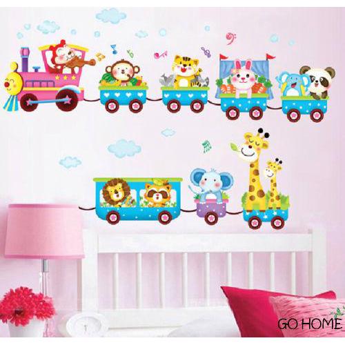 Sticker dán tường họa tiết hình đoàn tàu và các con vật đáng yêu