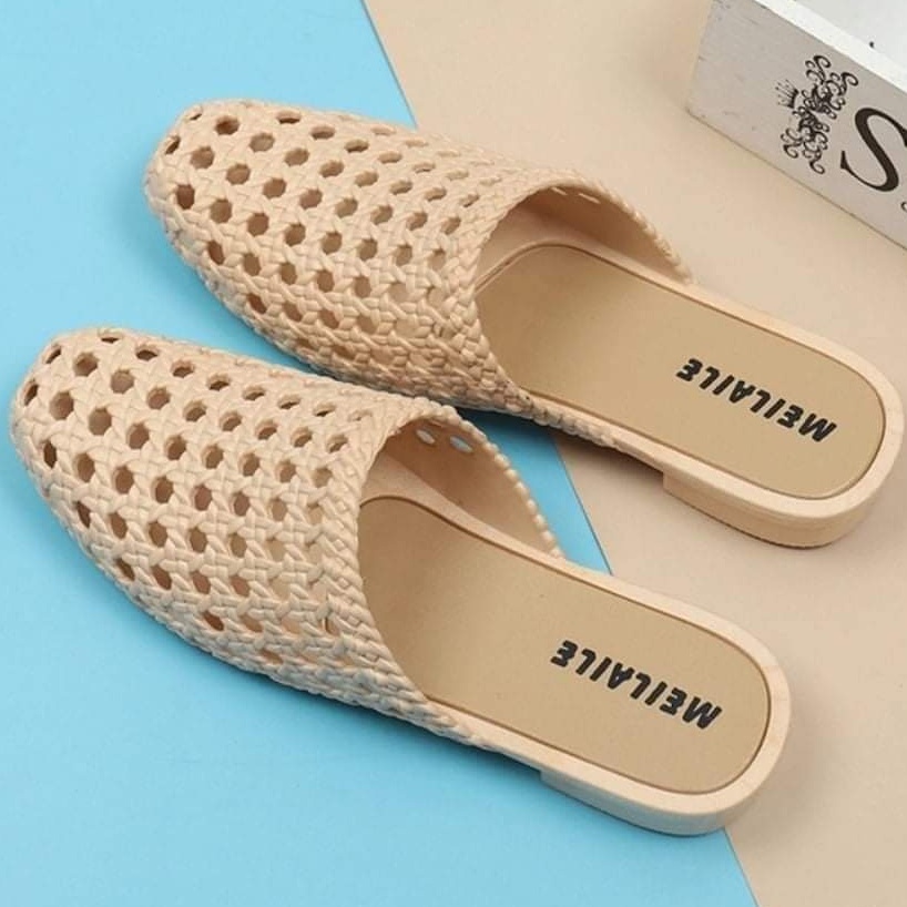DÉP SỤC NHỰA DẺO LỖ ĐI MƯA NỮ ĐẾ THẤP 2CM