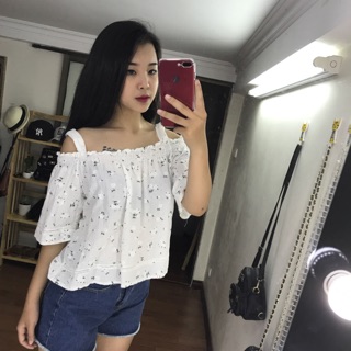 Áo trễ vai hoa nhí