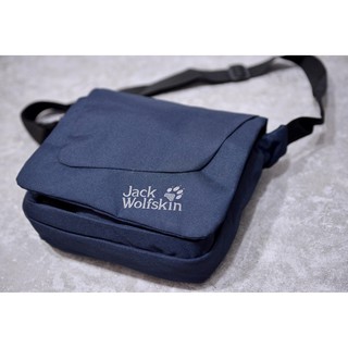 Túi đeo chéo Jack wolfkin đựng ipad.