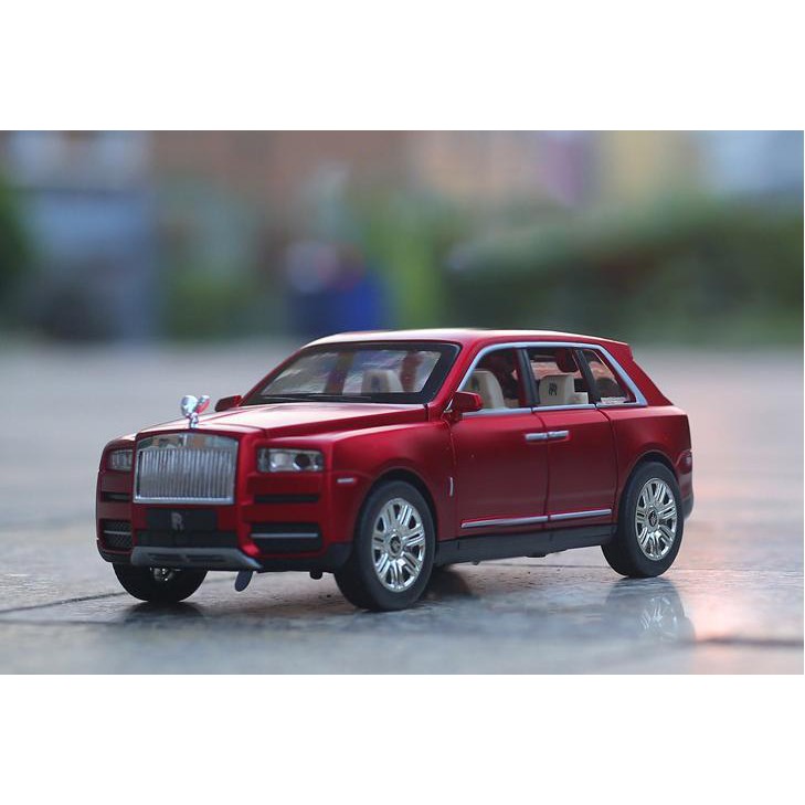 Xe mô hình Rolls Royce Cullinan tỉ lệ 1:24 hợp kim cao cấp, tinh xảo như xe thật