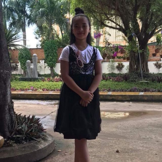 Đầm ren bé gái