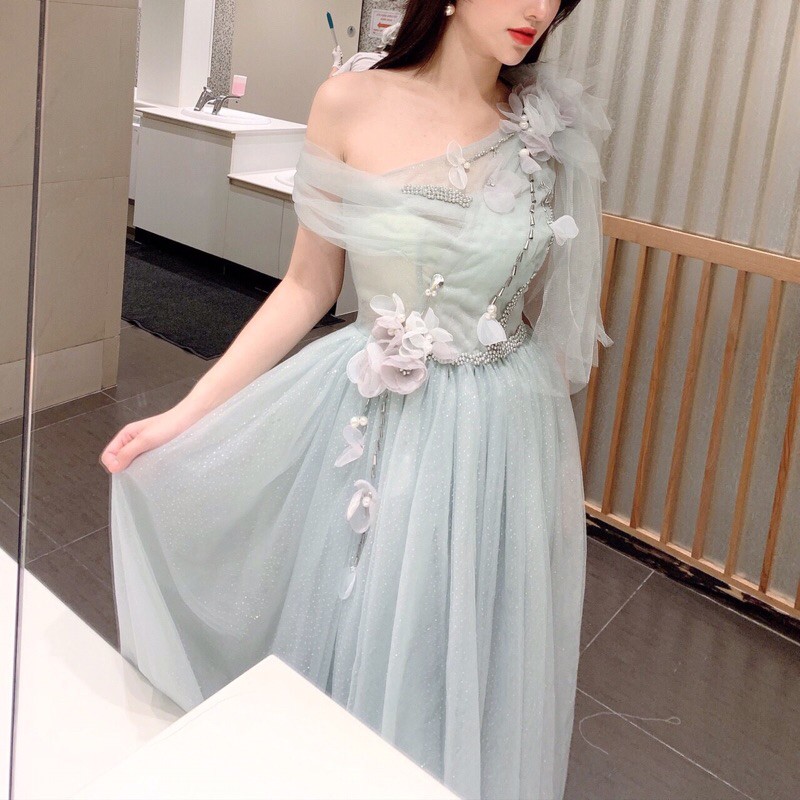 Đầm xoè dự tiệc sang trọng lệch 1 vai tay loa lưới nhũ kết hoa nổi TRIPBLE T DRESS -size M/L  - MS218V