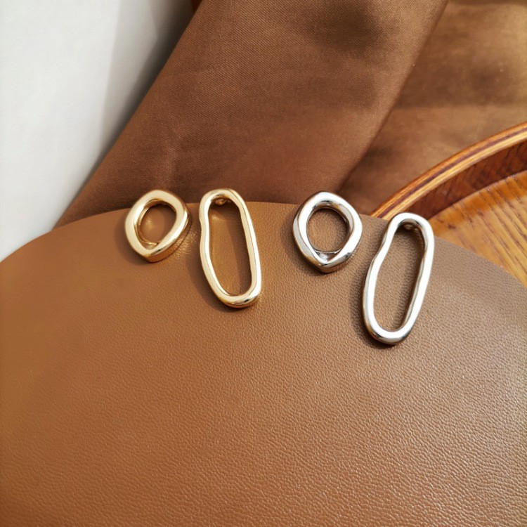 Bông tai Hàn Quốc bất đối xứng phong cách hiện đại trẻ trung cá tính - Mely D91