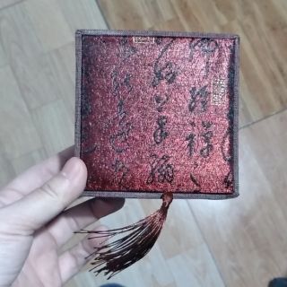 Hộp gấm đựng vòng