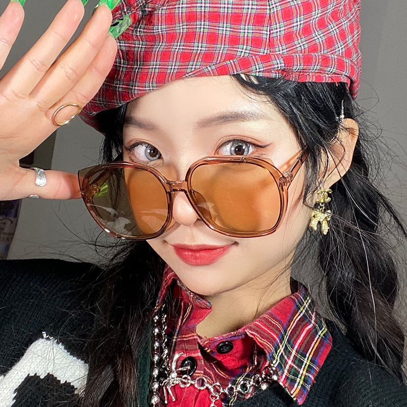 Kính mát mắt mèo phong cách thời trang Hàn Quốc 2020