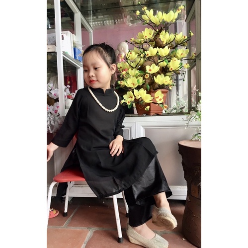 Bộ áo dài trắng và đen nữ sinh cho bé gái