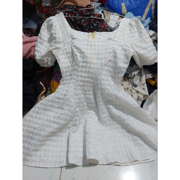 đầm gấm trắng