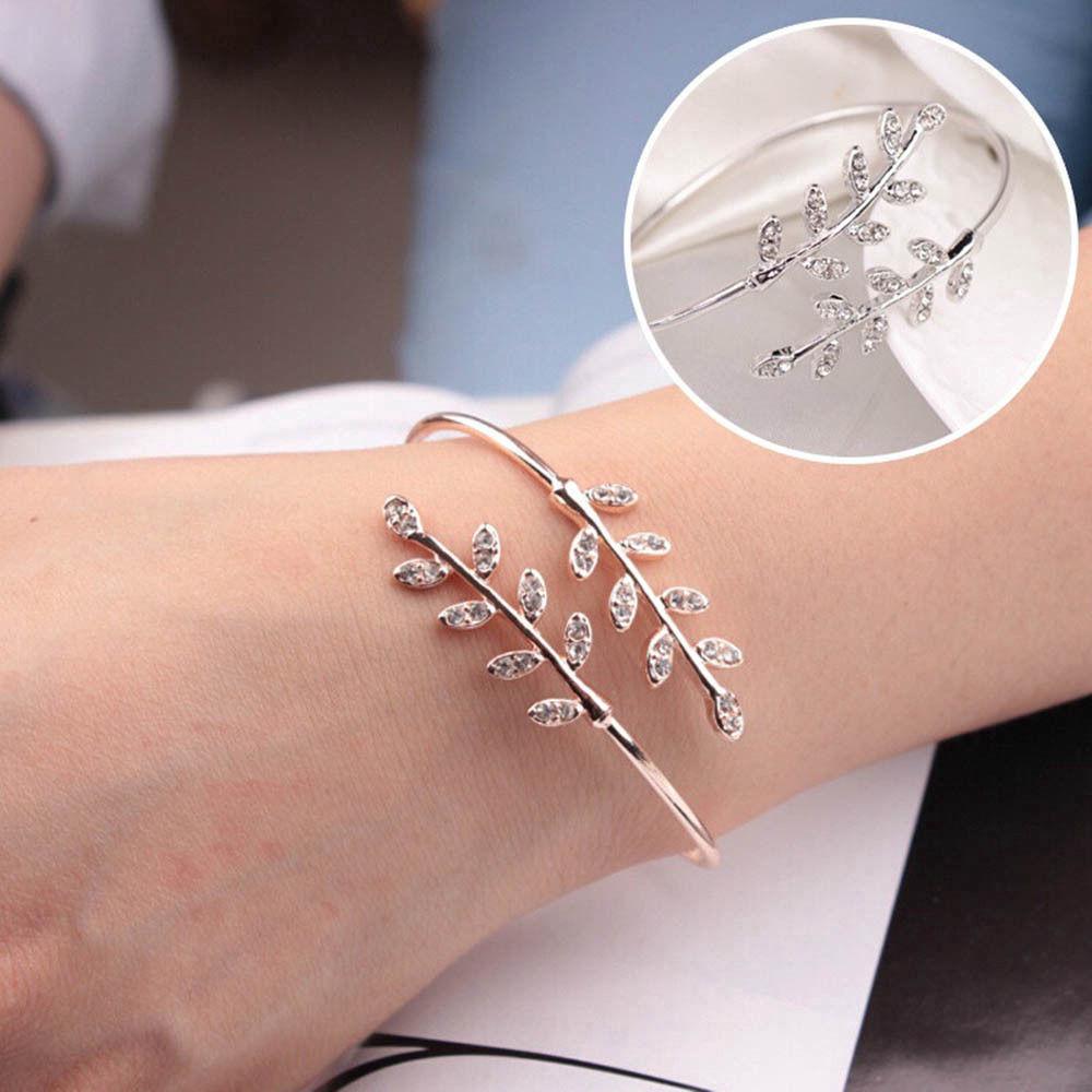 Vòng đeo tay xi mạ bạc dạng hở hình chiếc lá cho nữ