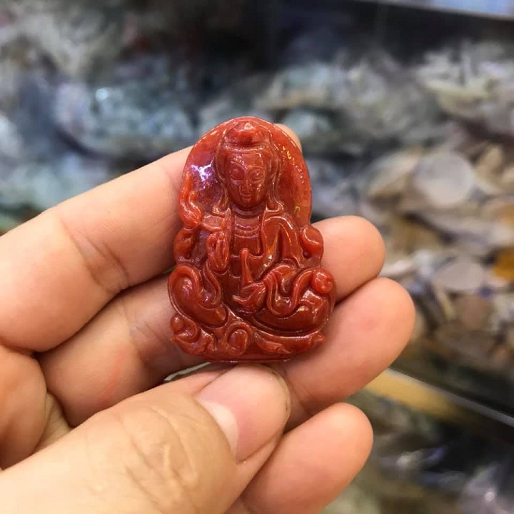 MẶT DÂY QUAN ÂM BỒ TÁT HUYẾT THIÊN NHIÊN TẶNG KÈM DÂY ĐEO