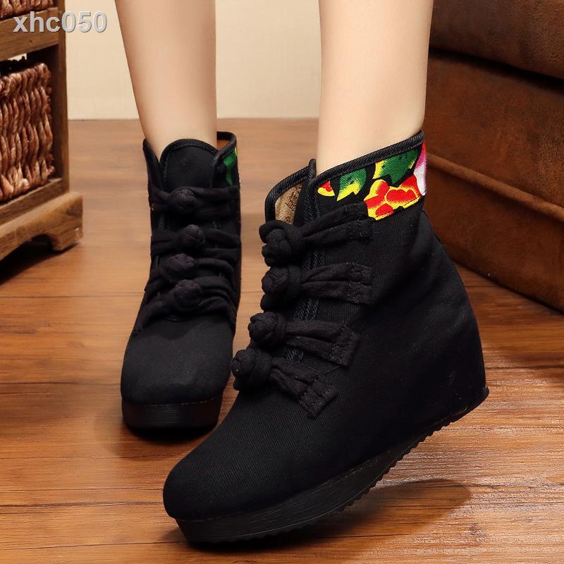 ❍♙☏Giày Bốt Đen Đế Xuồng Tăng Chiều Cao Phong Cách Dân Tộc Mùa Thu 21 Cho Nữ