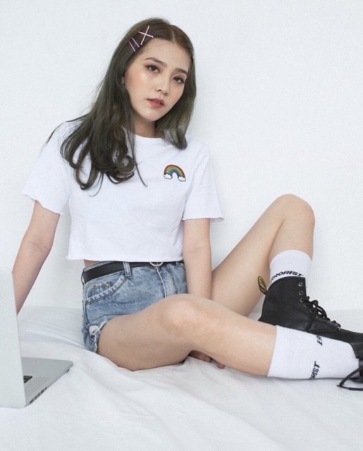 Áo Croptop cầu vòng thêu