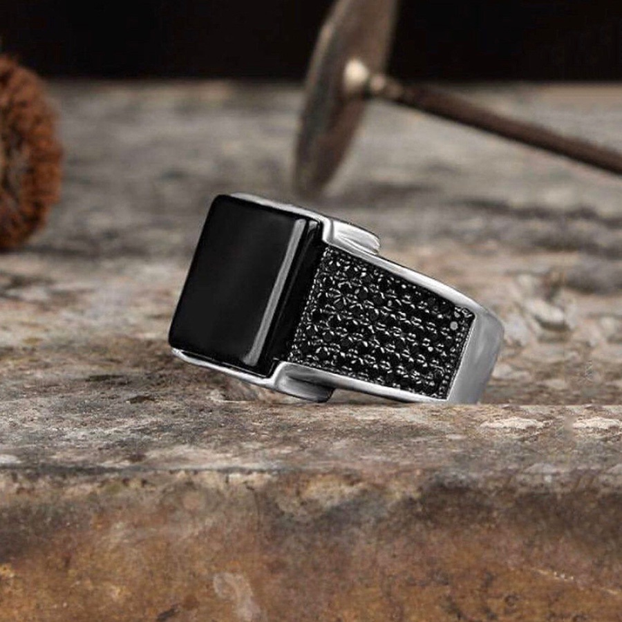 Nhẫn Thép Titan Đính Đá Zircon Đen Phong Cách Punk Cổ Điển Cho Nam