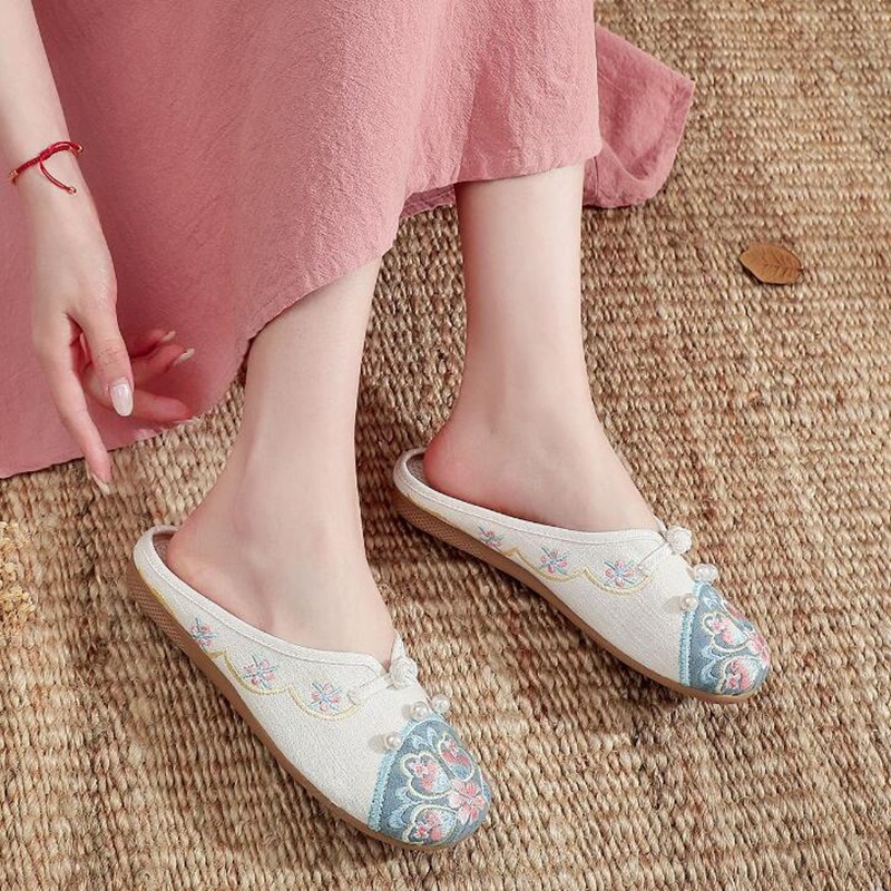 Dép Cotton Đế Bằng Mũi Tròn Thêu Họa Tiết Thổ Cẩm Đính Nút Ngọc Trai Truyền Thống Thời Trang Cho Nữ