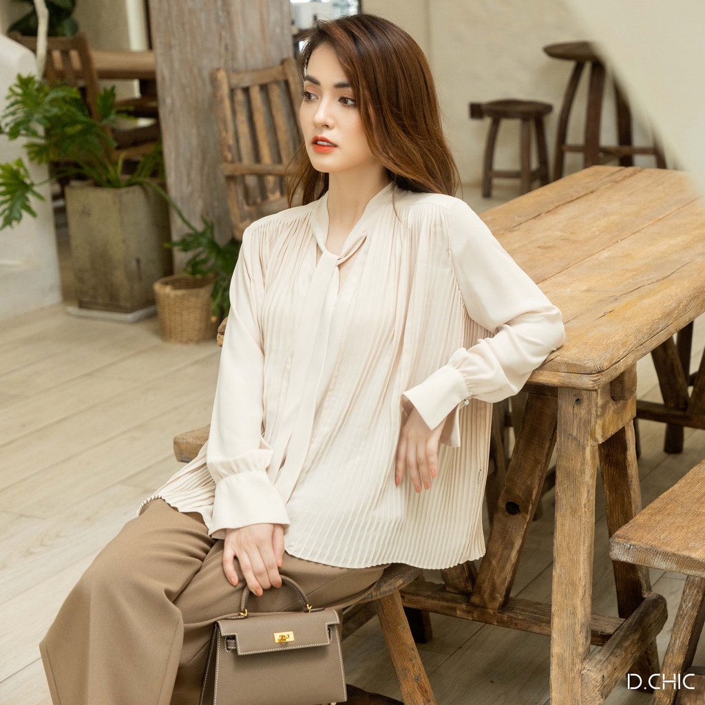 Áo sơ mi dập ly đối xứng hai bên cổ thắt nơ D.CHIC MS: 1811546
