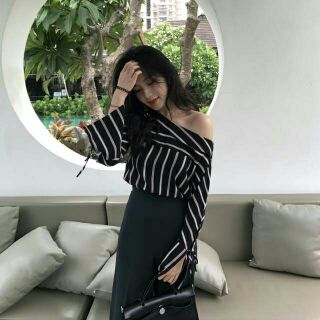 Áo kẻ lệch vai