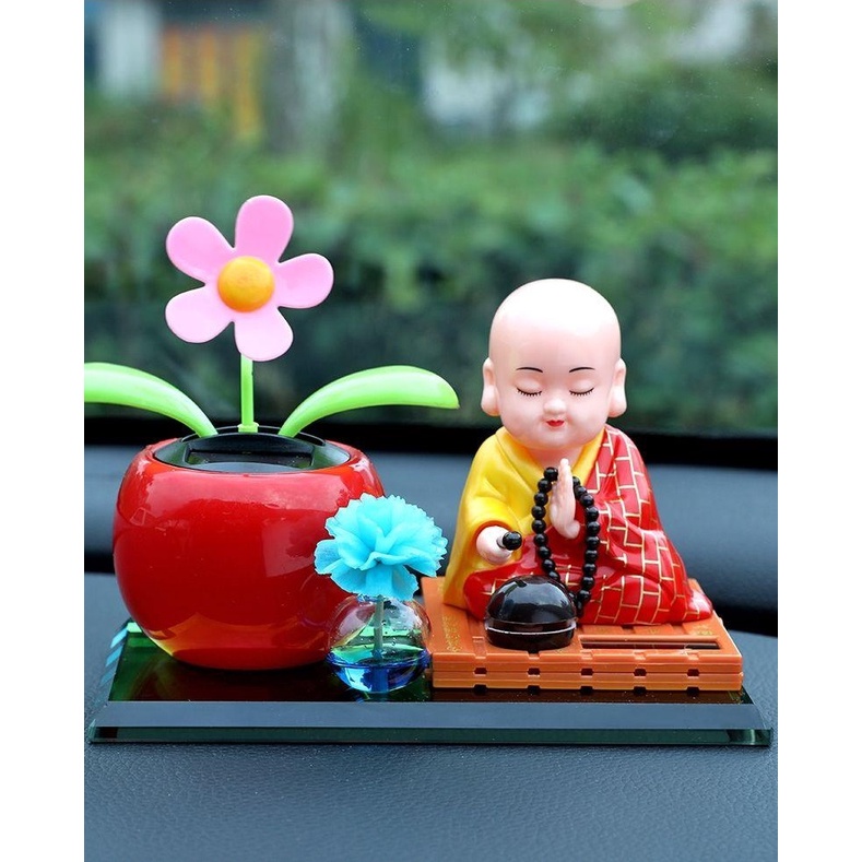 Bộ decor trang trí taplo ô tô Sư Thầy ngồi tụng kinh và bình hoa lắc lư tặng kèm nước hoa oto và bảng số điện thoại