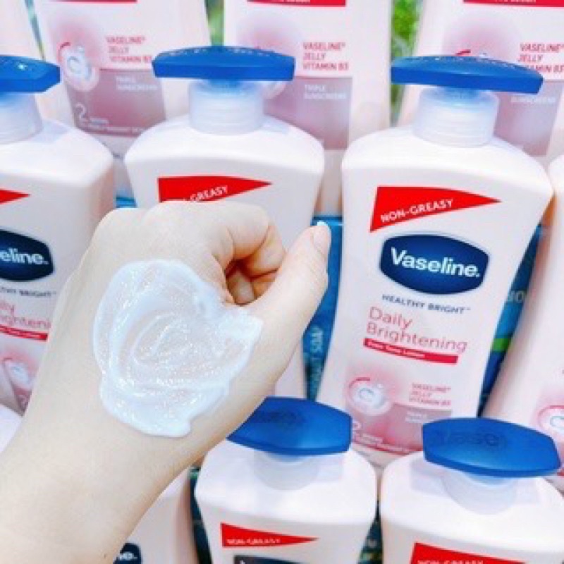 Sữa dưỡng thể Vaseline Healthy White UV Lightening Body Lotion 725ml giúp dưỡng trắng dưỡng ẩm