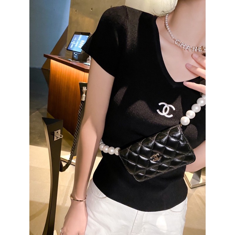 áo phông nữ ngắn tay cổ tim thêu logo 𝘾𝙝𝙖𝙣𝙚𝙡 CN 𝘾𝙝𝙖𝙣𝙚𝙡