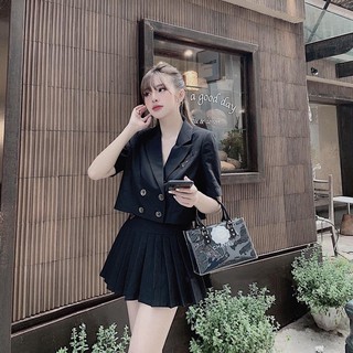 Bộ vest crtop chân váy xếp ly logo dập  nổi