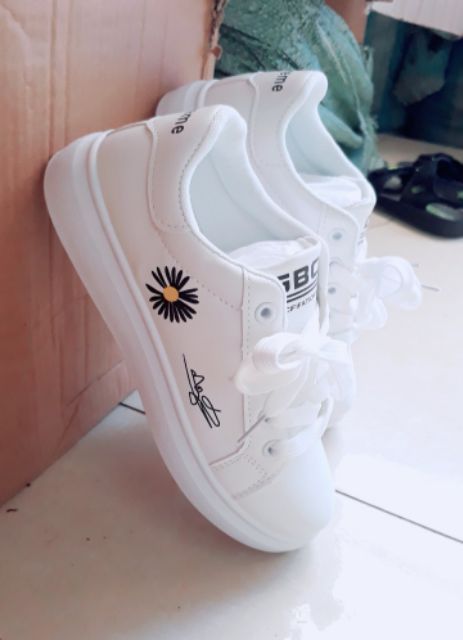[Mã FAMAYWA2 giảm 10k đơn từ 50k] Giày Thể Thao Trắng Hoa Cúc Chữ Ký phun Hôp_FREEESHIP | BigBuy360 - bigbuy360.vn