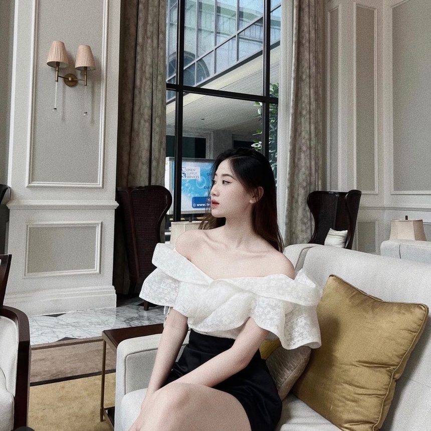 Áo croptop trắng trễ vai xinh xắn (kèm ảnh feedback khách hàng)