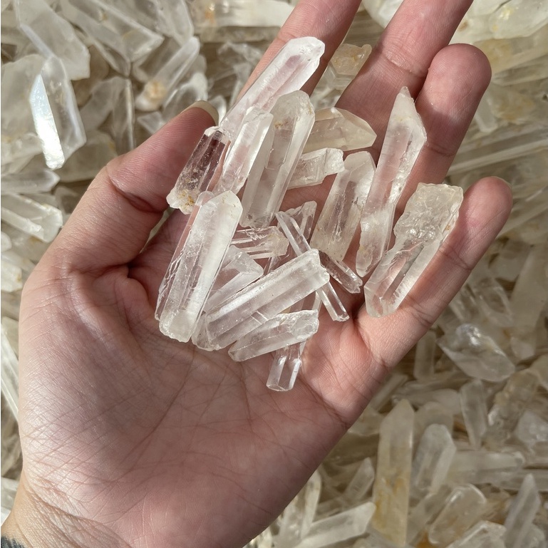 Que đá thạch anh trắng ( Clear Quartz ) dùng là lưới Grid trong Reiki, đá thanh tẩy Tarot, đá phong thủy
