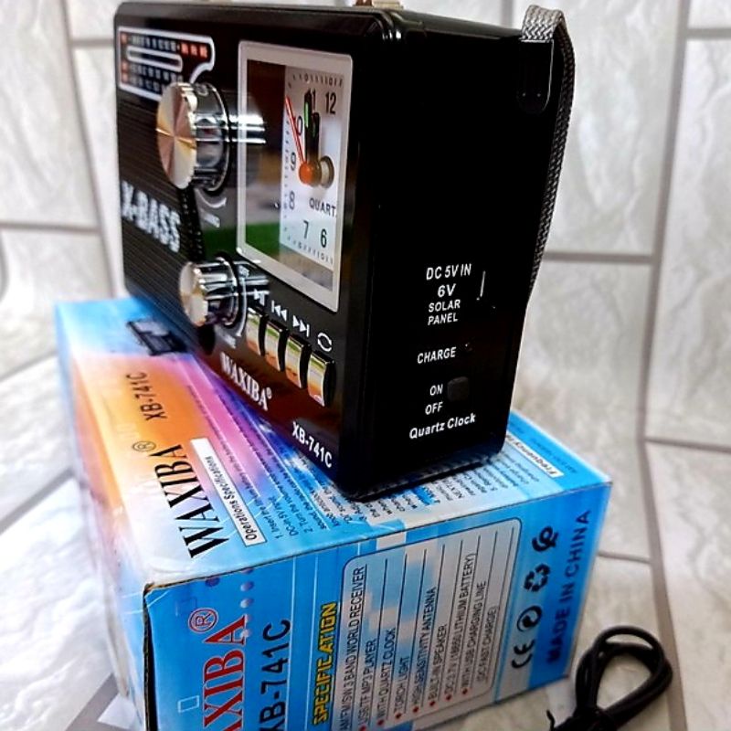 Radio WAXIBA XB-741C Có Đồng Hồ Xem Giờ