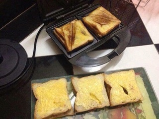 Máy nướng bánh mì Nikai