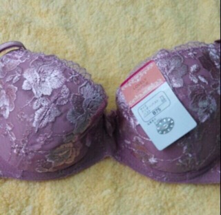 Sale  áo Lovely mút mỏng 